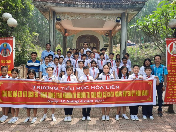 Tổ chức hoạt động thăm căn cứ Cách mạng Huyện ủy Hòa Vang nhân dịp giỗ Tổ