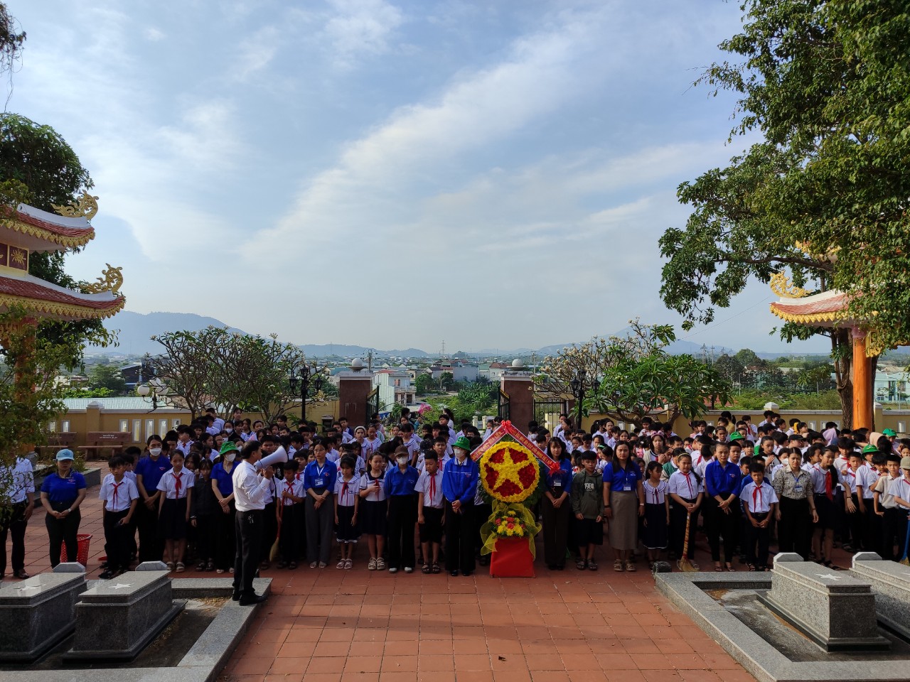 Thầy Trò Trường Tiểu Học Hòa Liên Tri Ân Nhân Ngày Thành Lập Đoàn và Ngày Giải Phóng Đà Nẵng